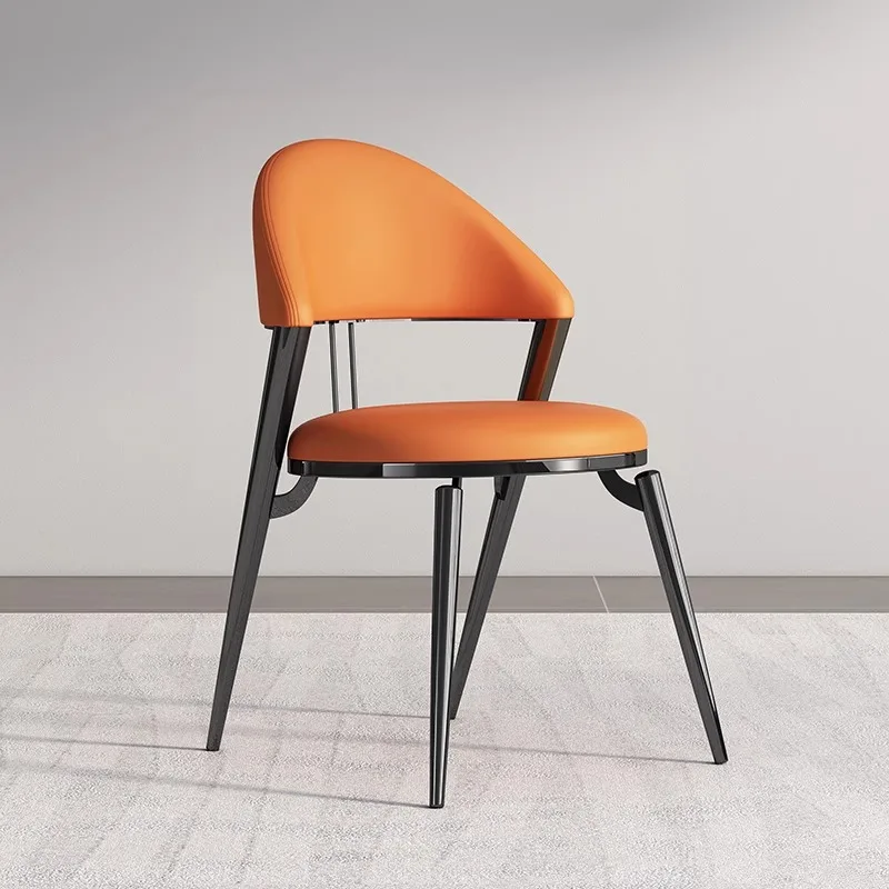 Металлический обеденный стул в минималистском стиле Nordic Водонепроницаемые Современные дизайнерские обеденные стулья из лучшей кожи Sedia Da Pranzo Кухонная мебель